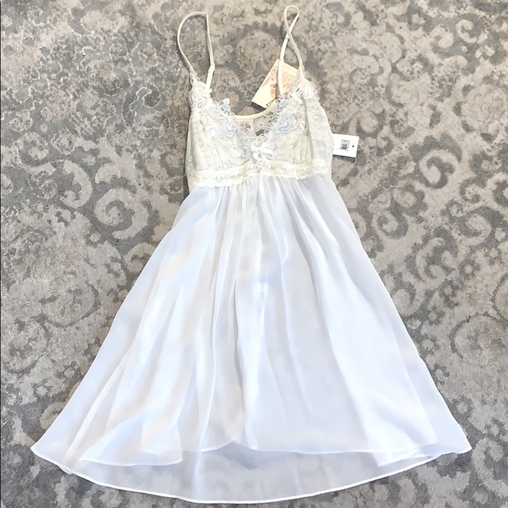 NWT In Bloom by Jonquil sheer Chemise